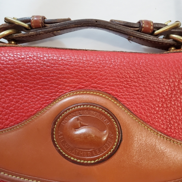 Dooney & Bourke - Vintage square carrier top handle crossbody purse in Rare red - Picture 2 of 11